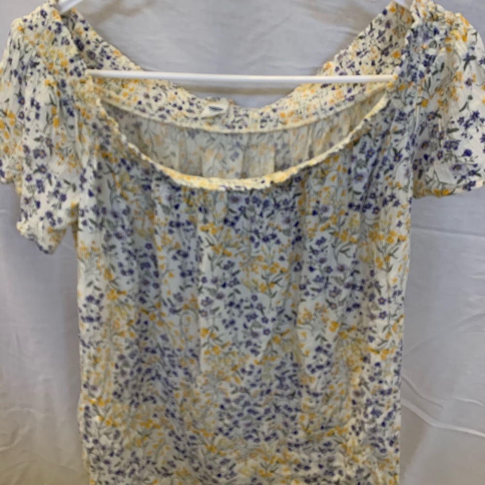 Off the shoulder cute shirt